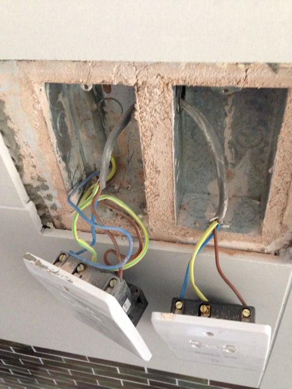 Electrics help please Wiring up a shaver socket & mirror Page 1